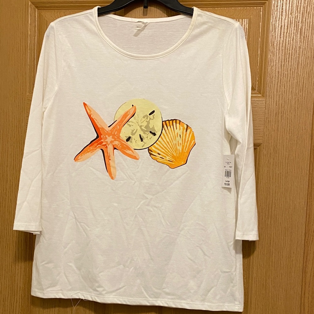 Silverware White Top with Starfish and Shell Design65%polyester35%cotton